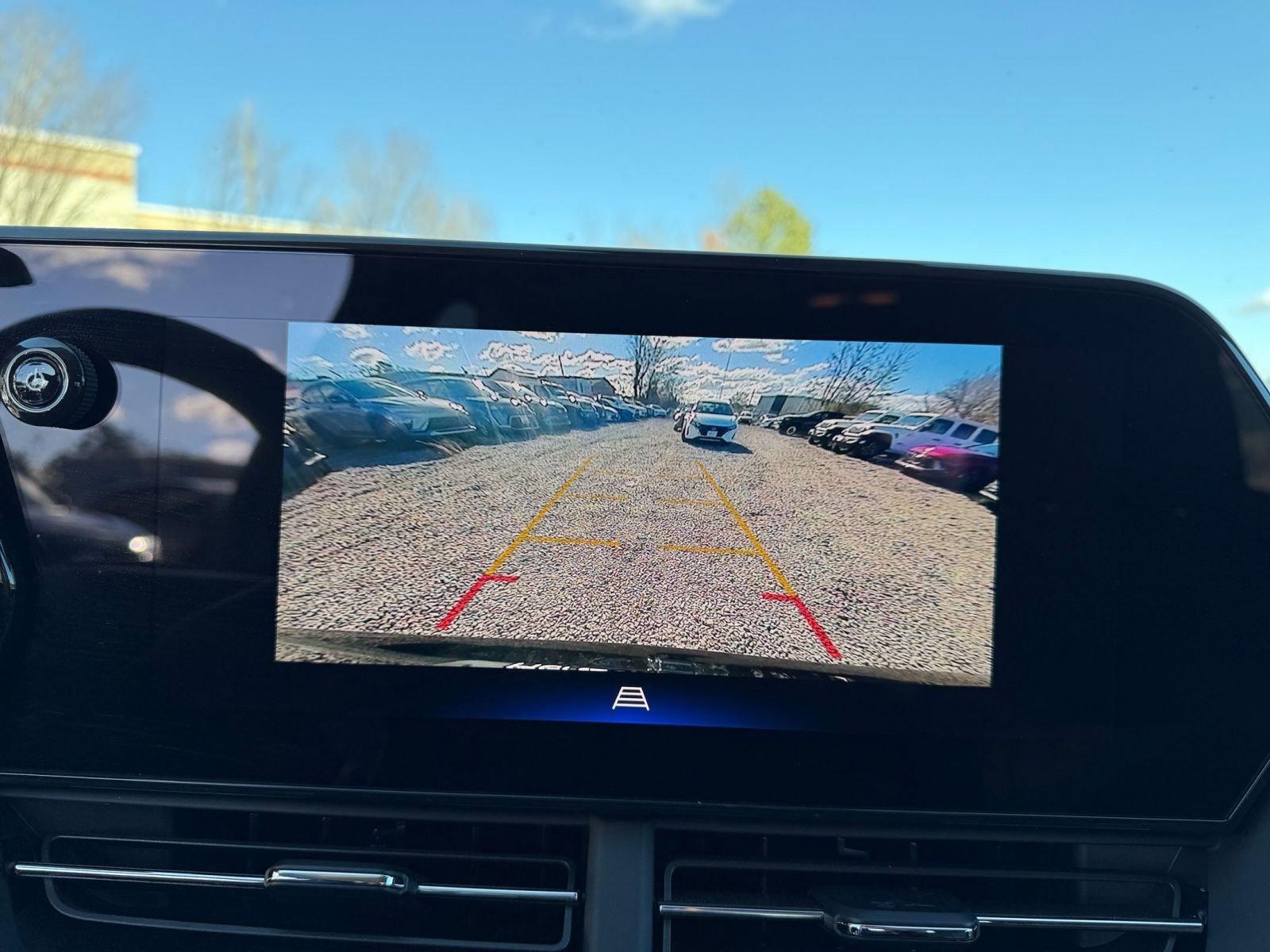 Used 2025 Chevrolet Trax LT w/ LT Convenience Package image 17