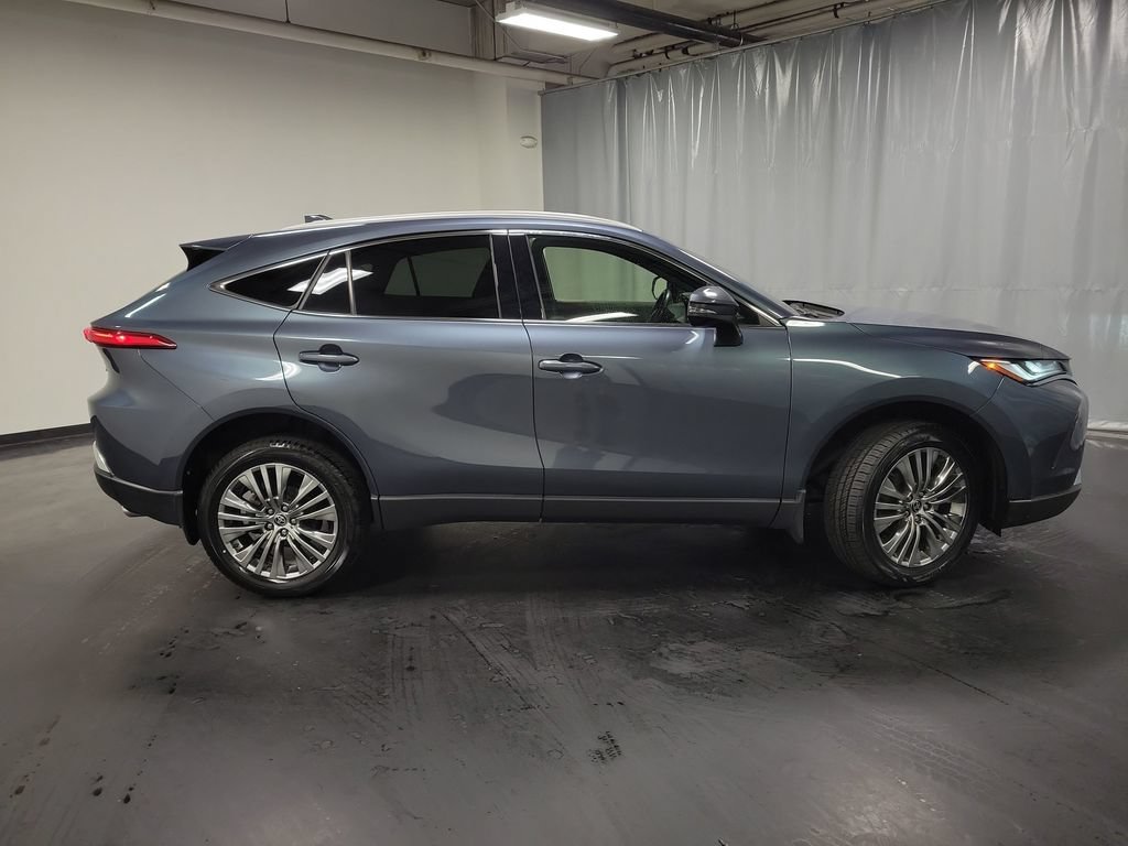 Used 2022 Toyota Venza XLE AWD/4WD image 9