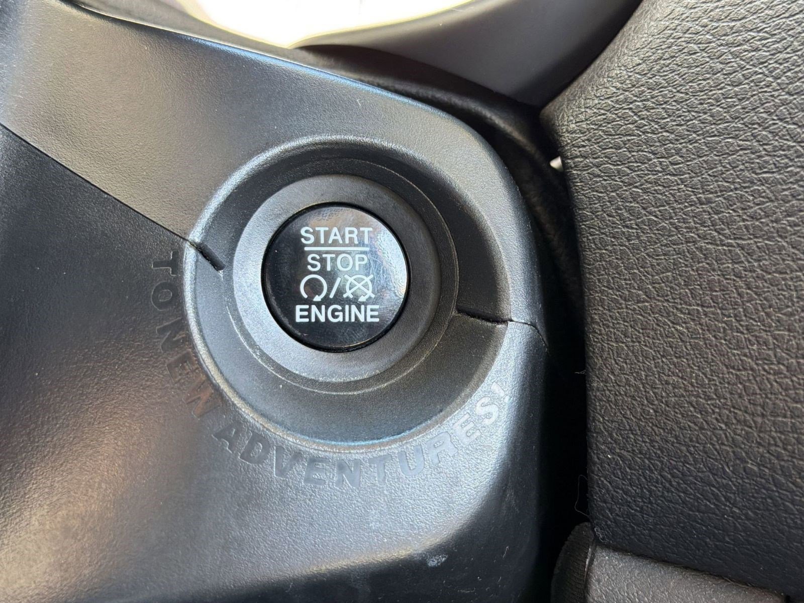 Used 2017 Jeep Renegade Latitude image 23