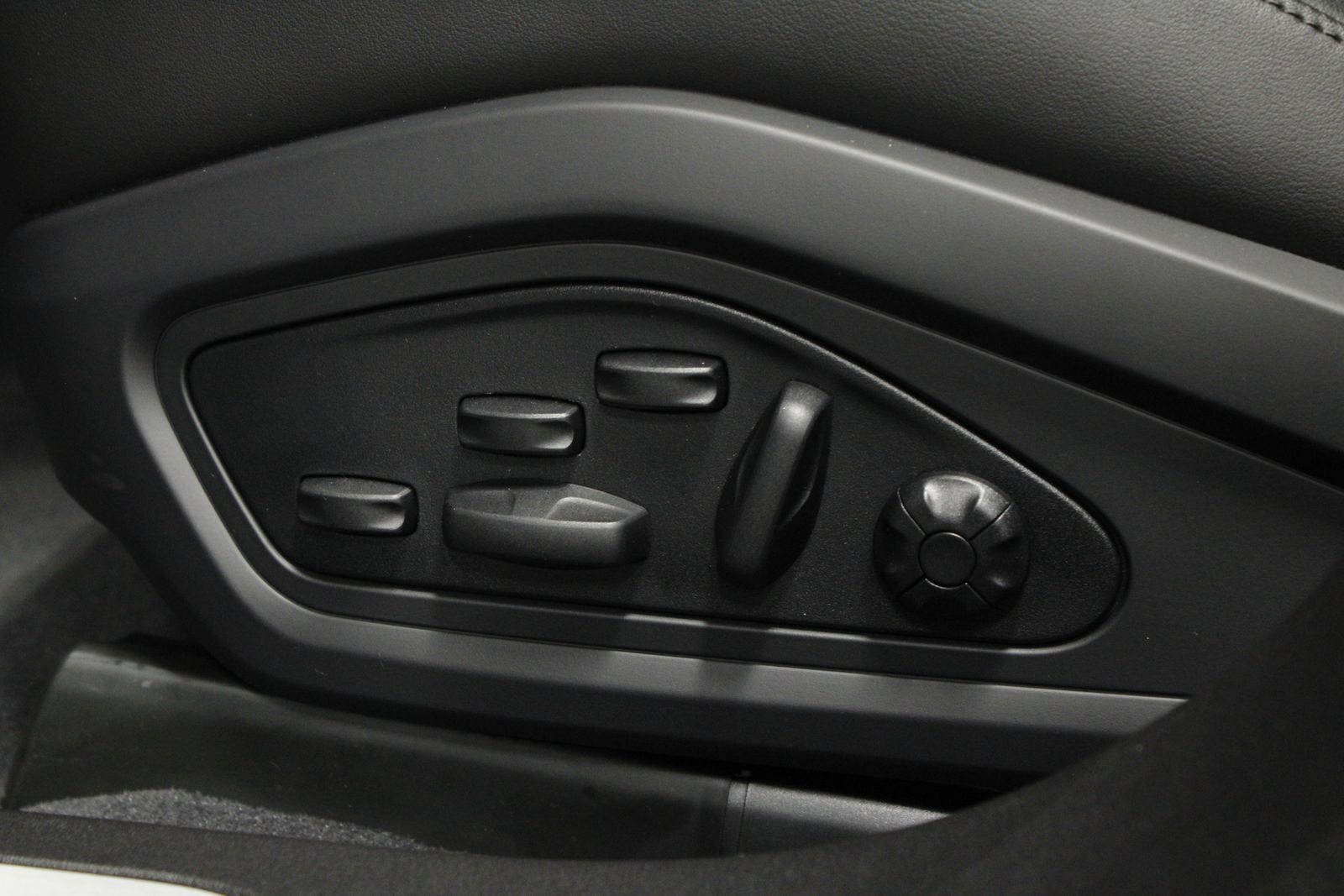 New 2026 Porsche Taycan AWD/4WD image 34