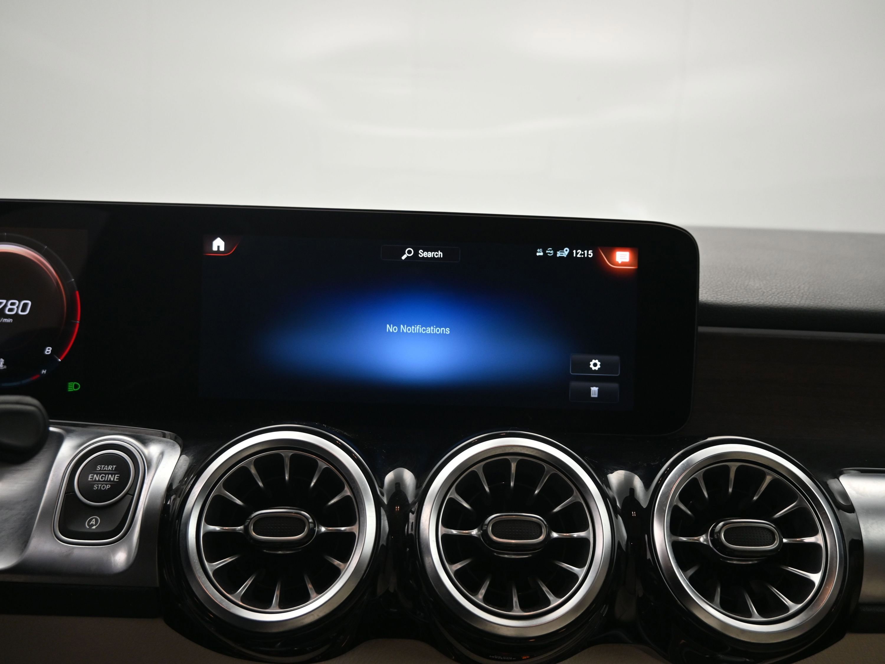 Used 2023 Mercedes-Benz GLB 250 4MATIC w/ Premium Package image 14