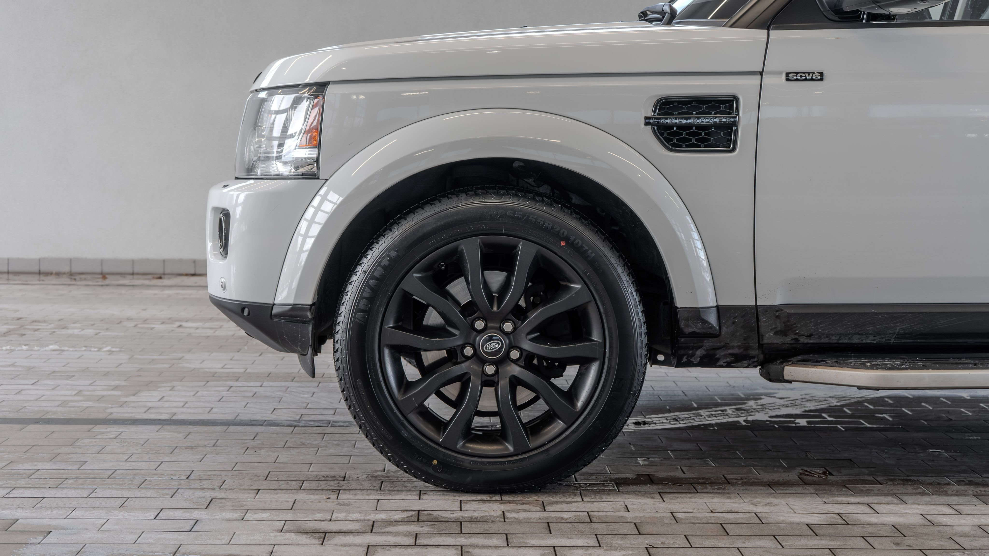 Used 2015 Land Rover LR4 HSE LUX image 4
