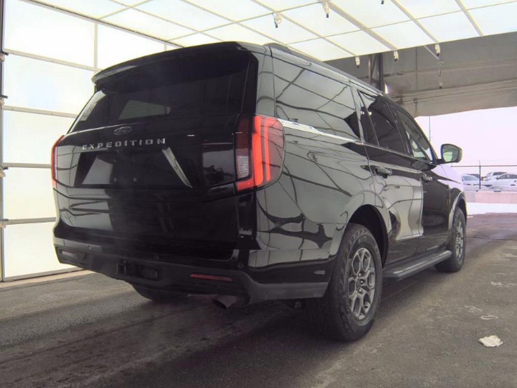 Used 2025 Ford Expedition Active image 4