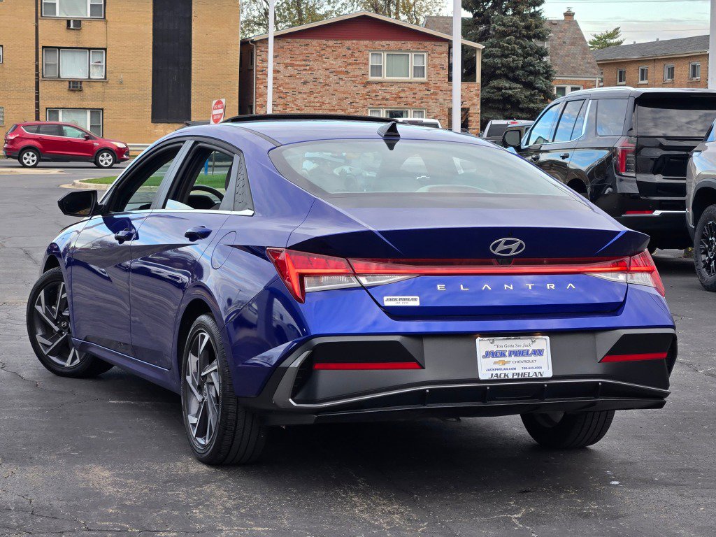 Used 2025 Hyundai Elantra SEL FWD image 12