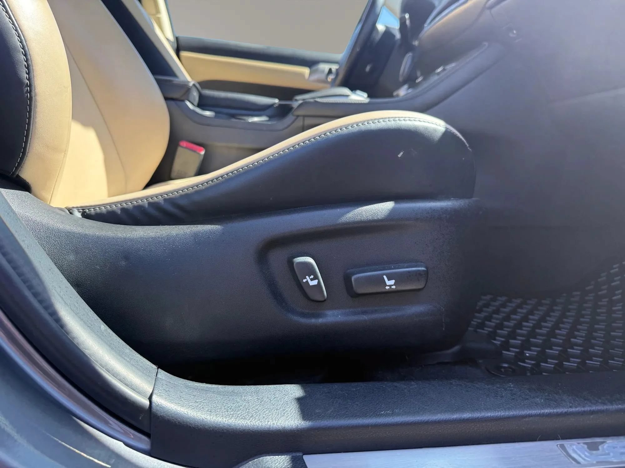 Used 2015 Lexus CT 200h w/ Navigation Package FWD image 34