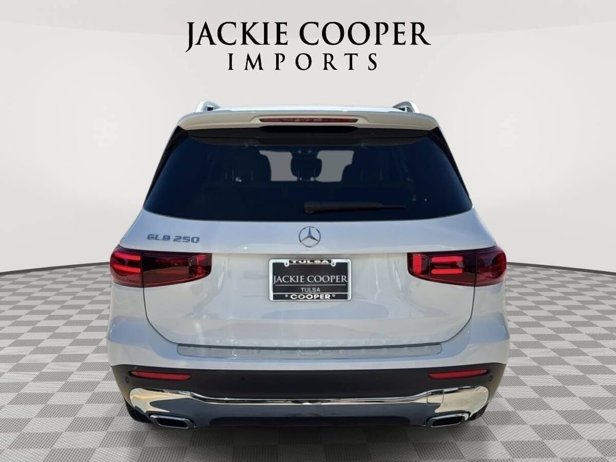 New 2026 Mercedes-Benz GLB 250 image 4