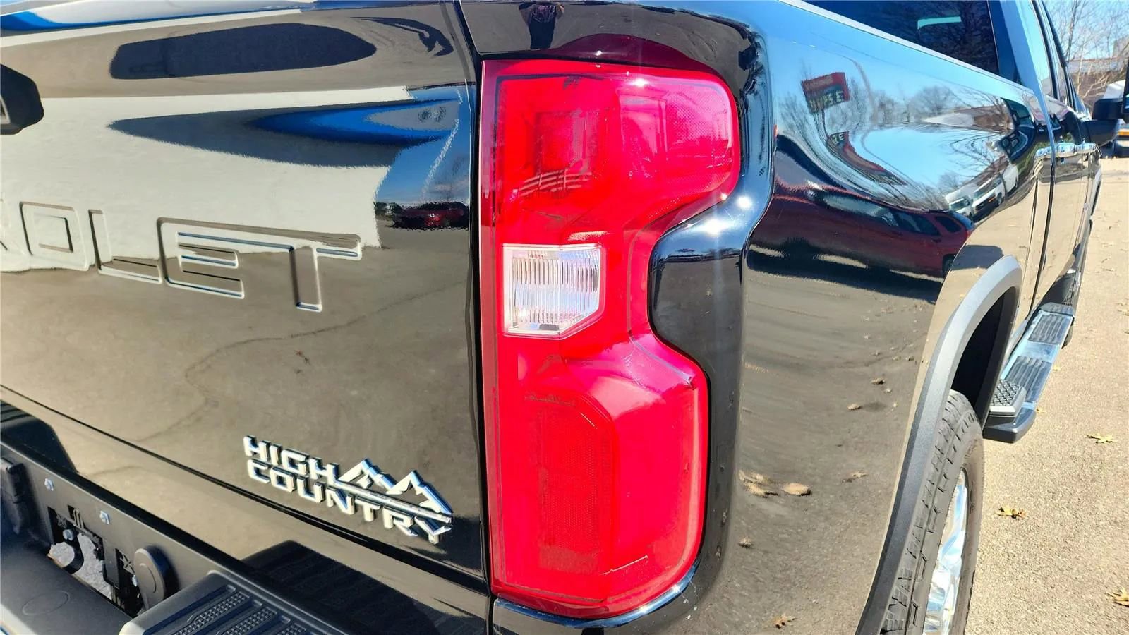 Used 2022 Chevrolet Silverado 3500 High Country w/ Safety Package II image 4