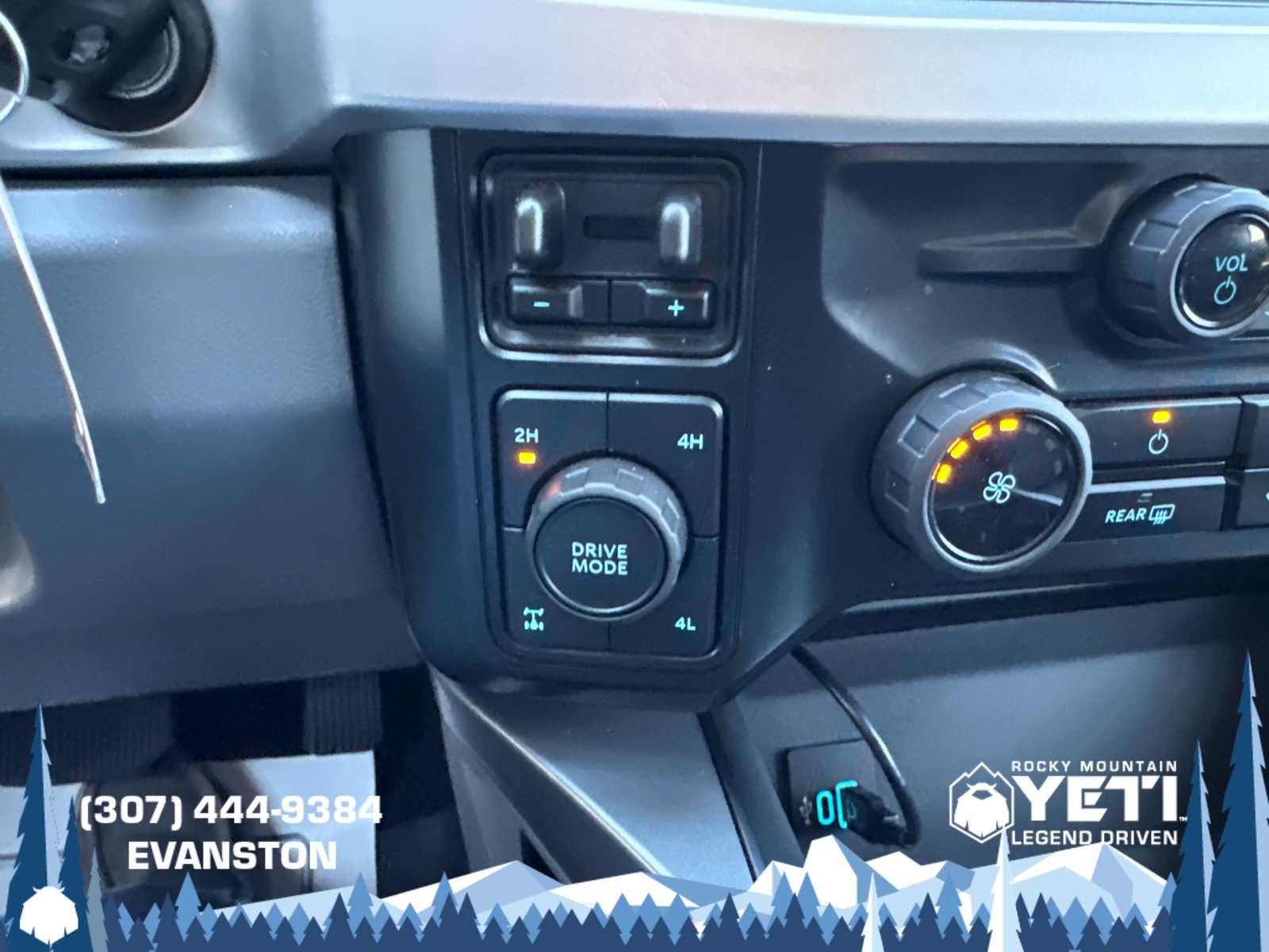 Used 2024 Ford F350 XLT w/ FX4 Off-Road Package AWD/4WD image 30