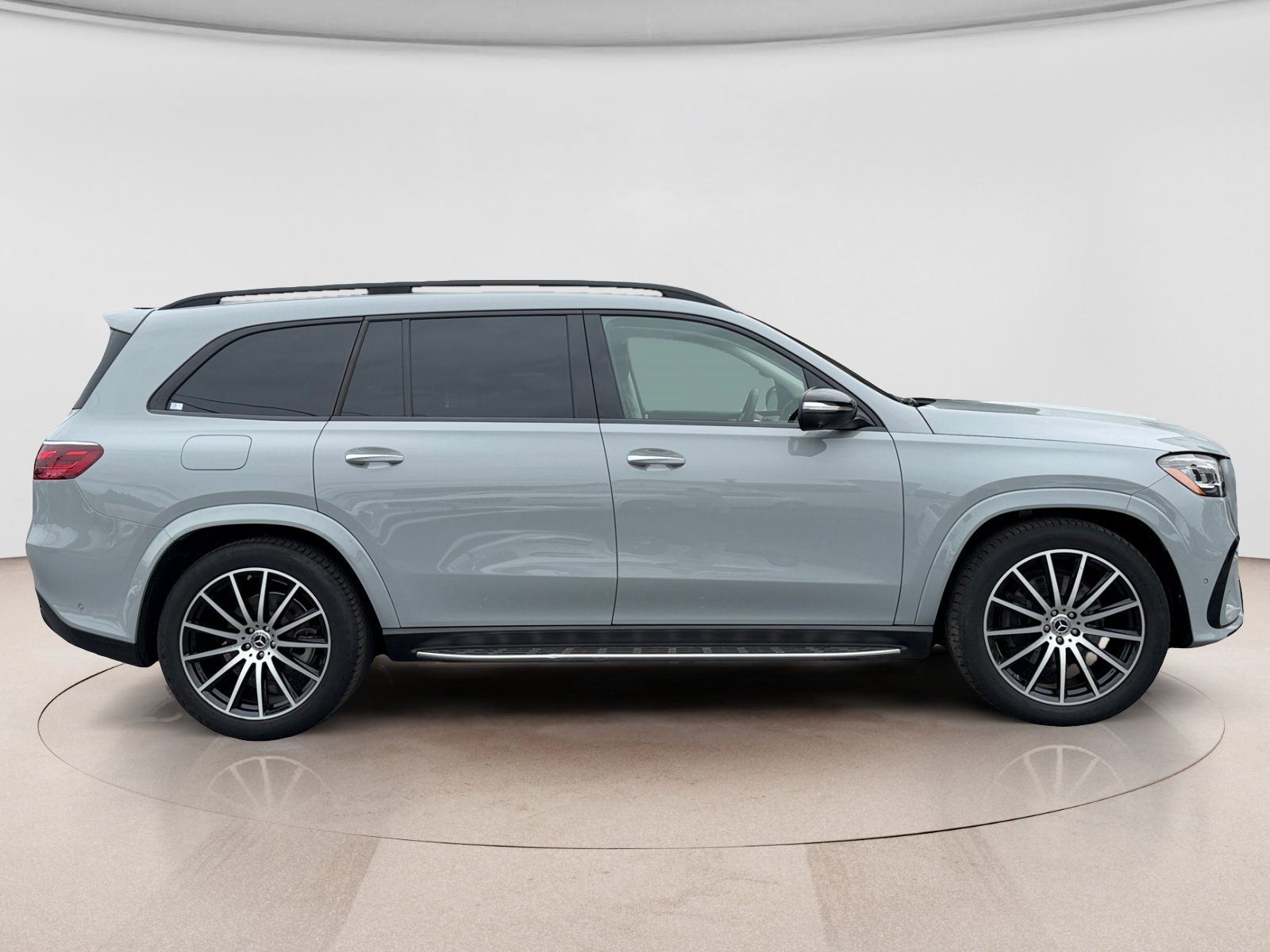 Used 2025 Mercedes-Benz GLS 580 4MATIC image 6