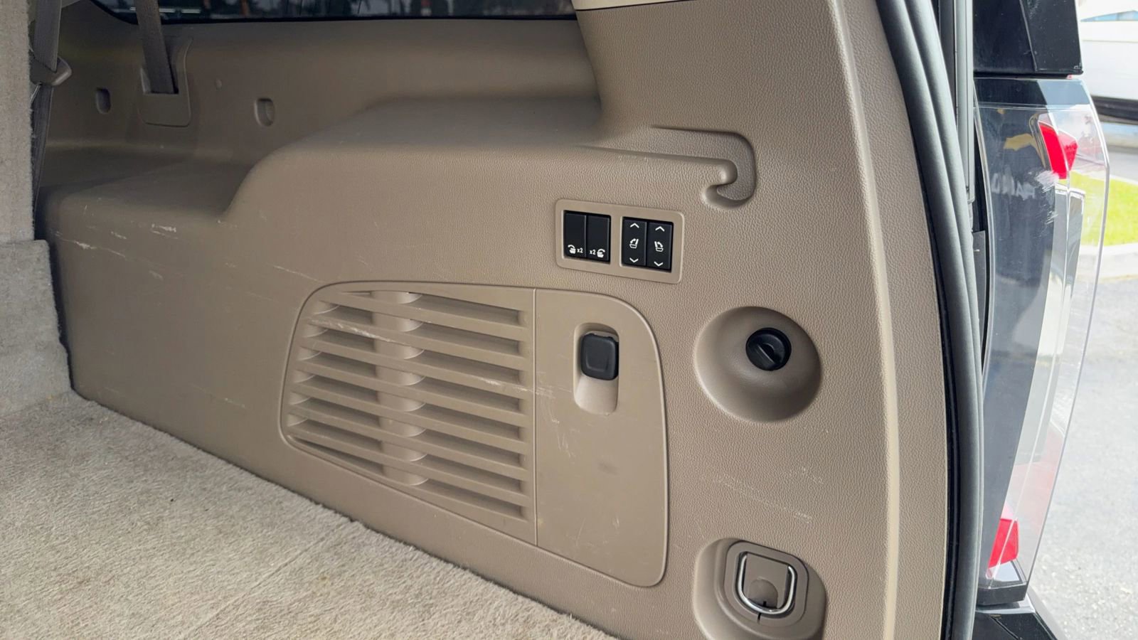 Used 2016 GMC Yukon XL SLT image 38