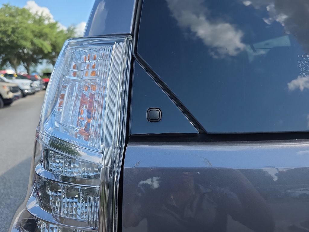 Used 2022 Lexus GX 460 w/ Accessory Package AWD/4WD image 32