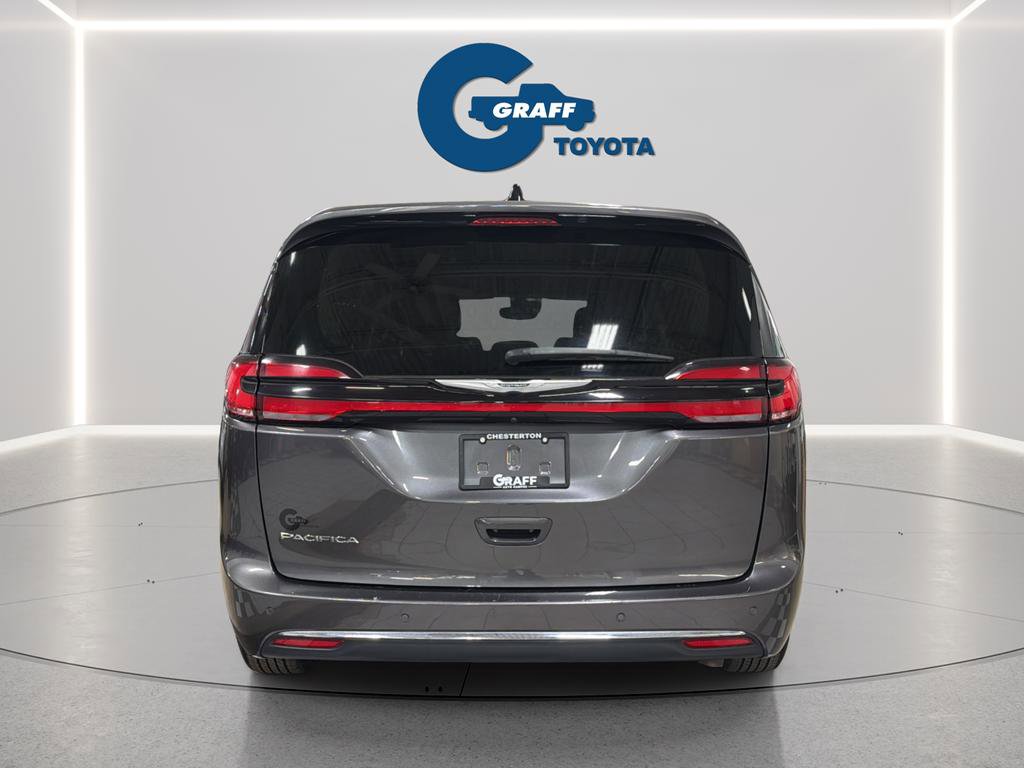 Used 2023 Chrysler Pacifica Touring-L image 6