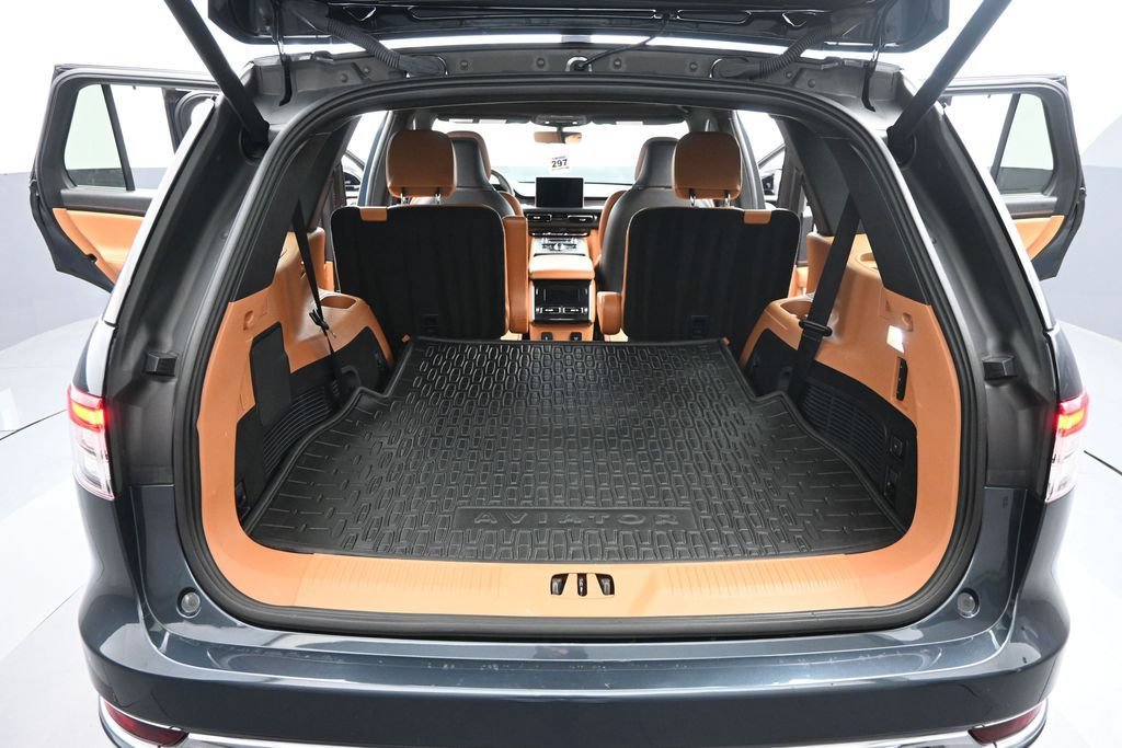 Used 2023 Lincoln Aviator Black Label Grand Touring AWD/4WD image 12