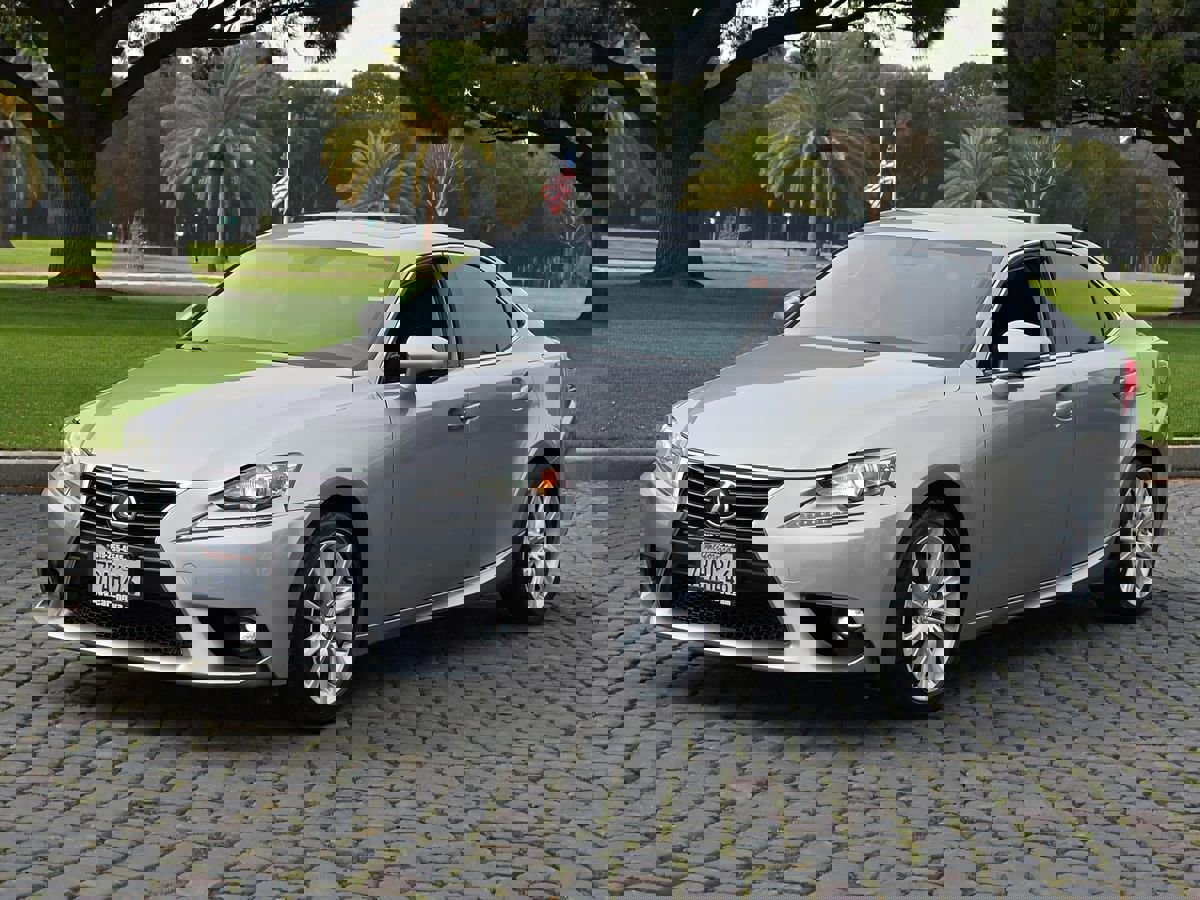 Used 2016 Lexus IS 200t image 4