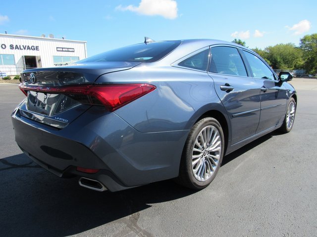 Used 2022 Toyota Avalon Limited image 7