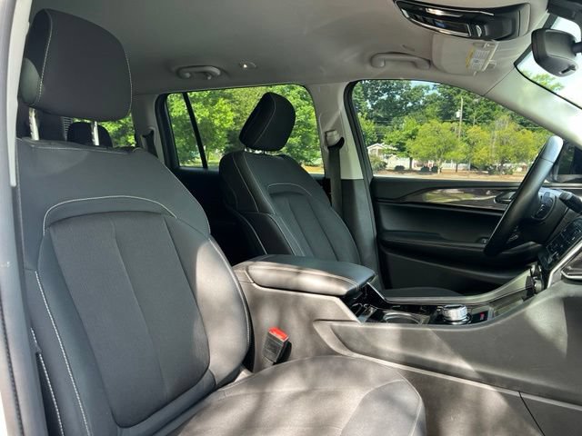 Used 2021 Jeep Grand Cherokee L Laredo w/ Luxury Tech Group I AWD/4WD image 24