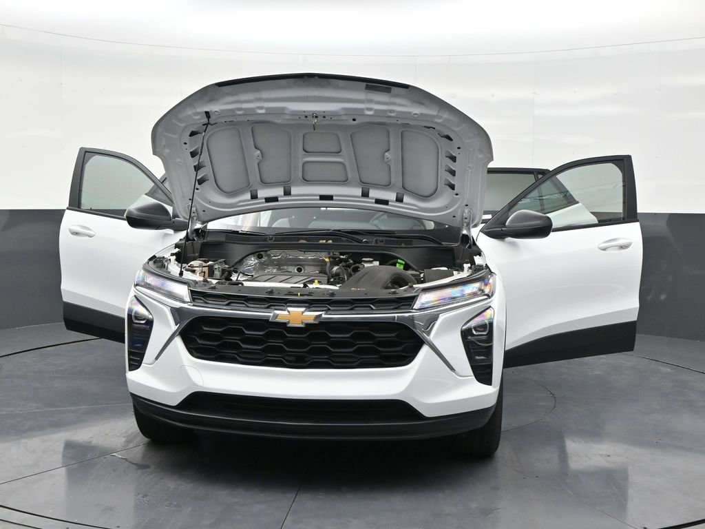 Used 2025 Chevrolet Trax LS FWD image 33