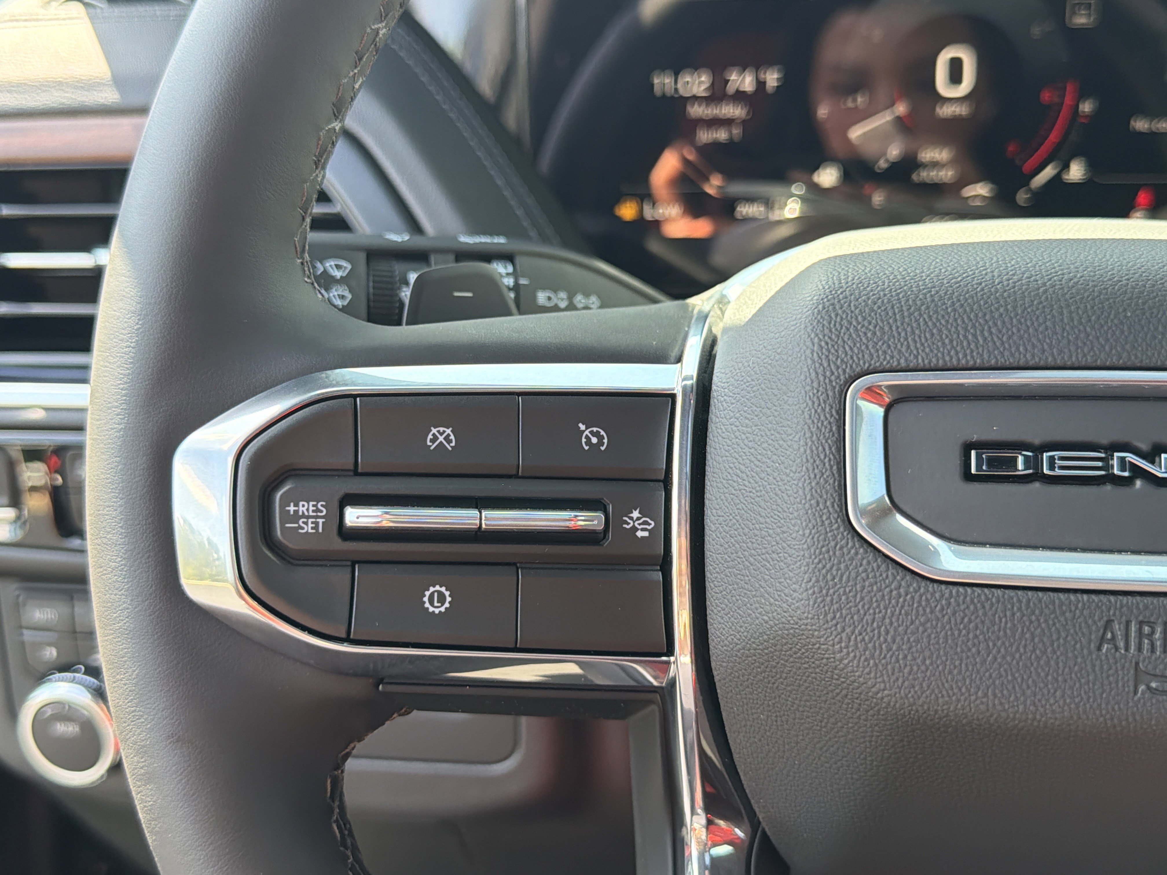 Used 2026 GMC Yukon Denali w/ Sun & Power Step Package AWD/4WD image 32