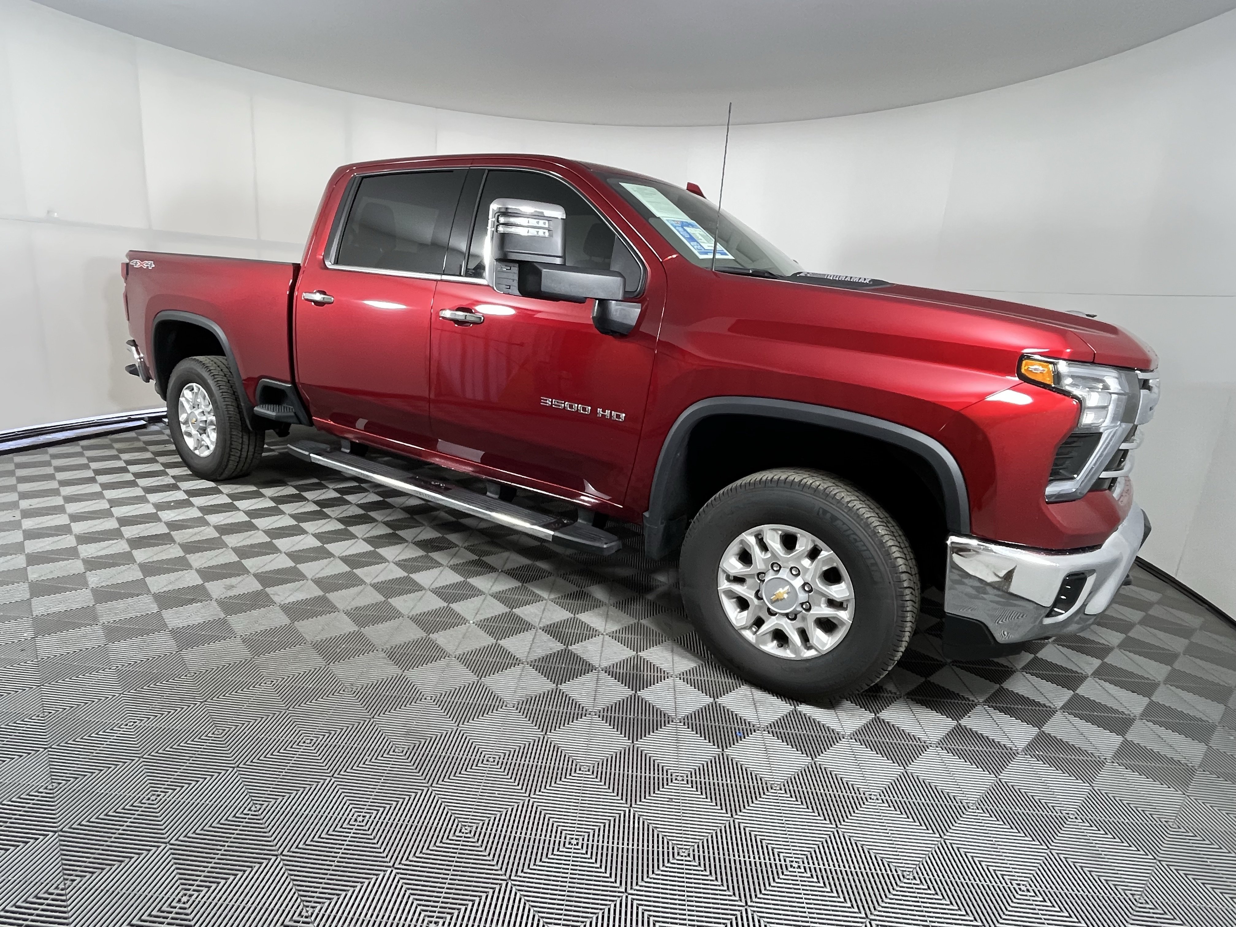 Used 2025 Chevrolet Silverado 3500 LTZ AWD/4WD image 14