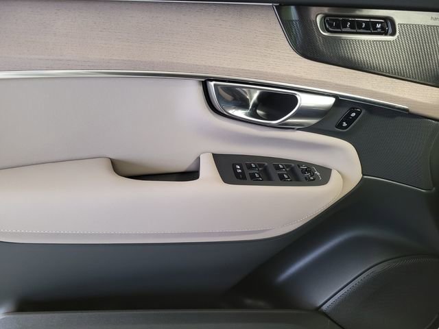 New 2026 Volvo XC90 T8 Plus w/ Protection Package Premier AWD/4WD image 23