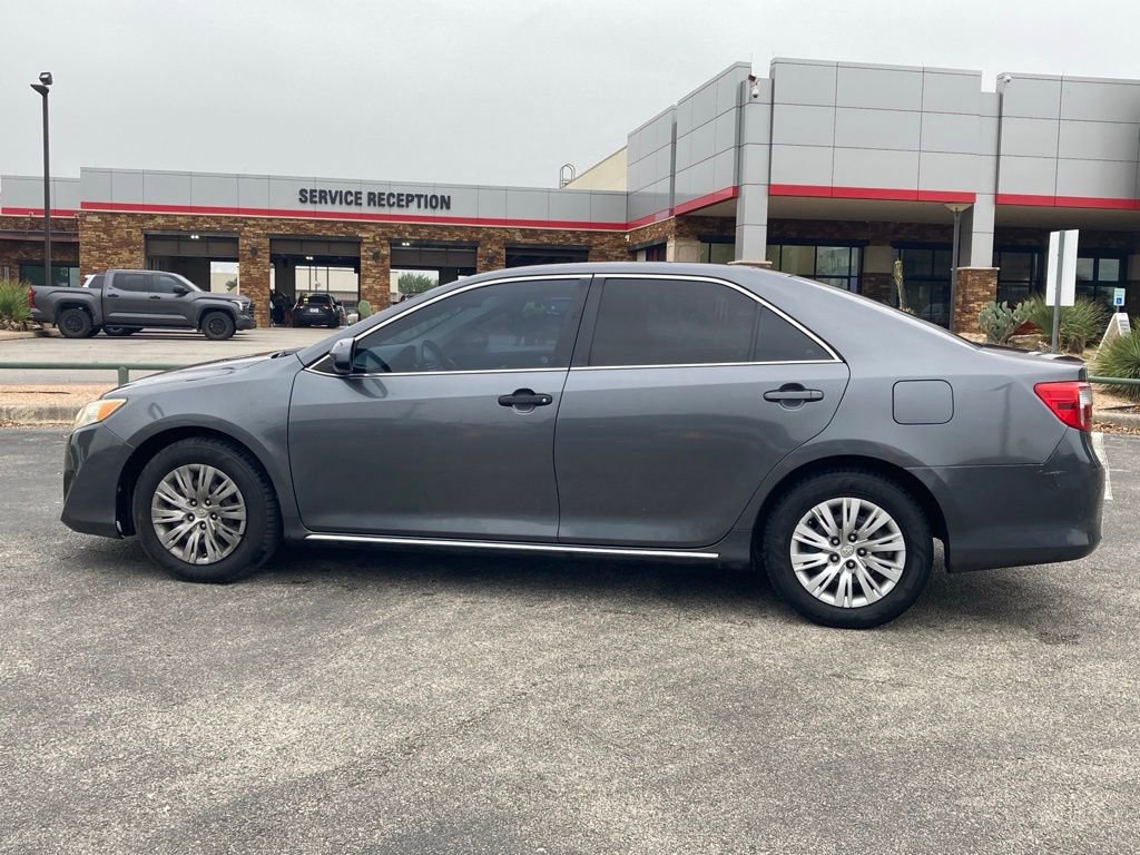 Used 2012 Toyota Camry LE FWD image 8