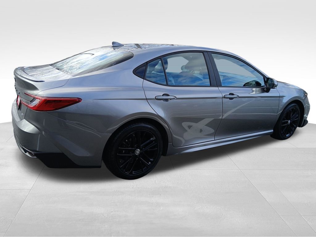 Used 2025 Toyota Camry SE image 5