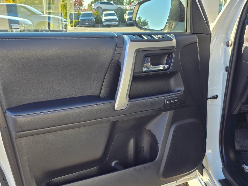 Used 2021 Toyota 4Runner Limited AWD/4WD image 22