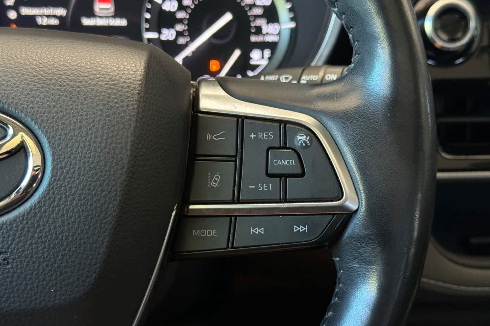 Used 2021 Toyota Highlander Platinum FWD image 28