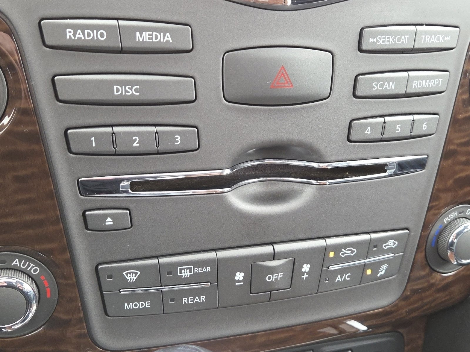 Used 2018 Nissan Armada Platinum image 33