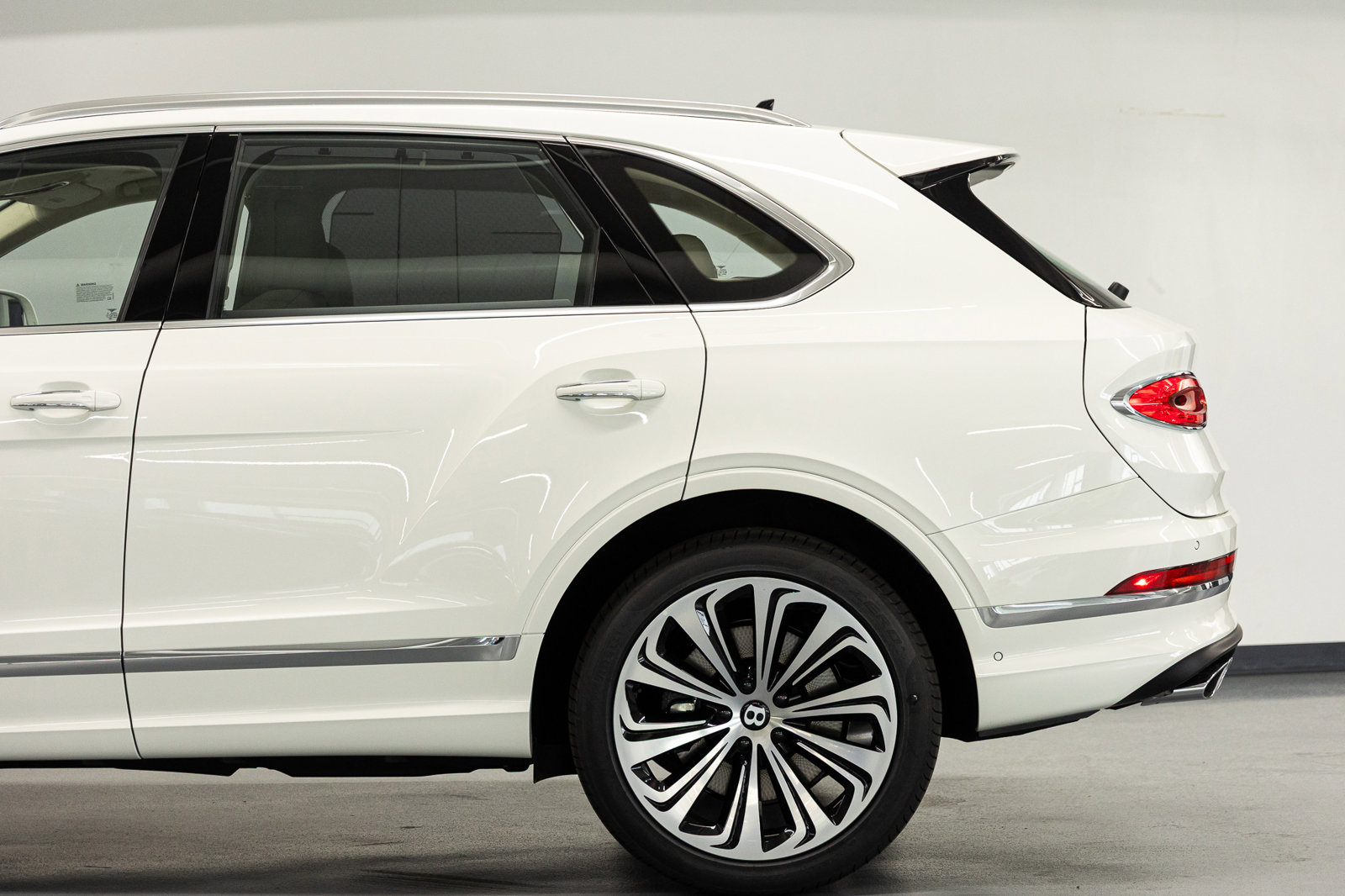 New 2026 Bentley Bentayga AWD/4WD image 15
