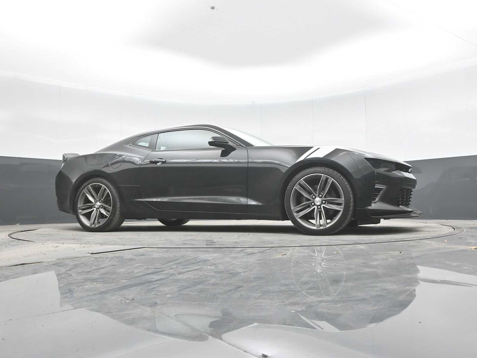 Used 2018 Chevrolet Camaro SS RWD image 29