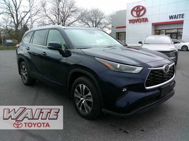 Used 2022 Toyota Highlander XLE AWD/4WD image 1