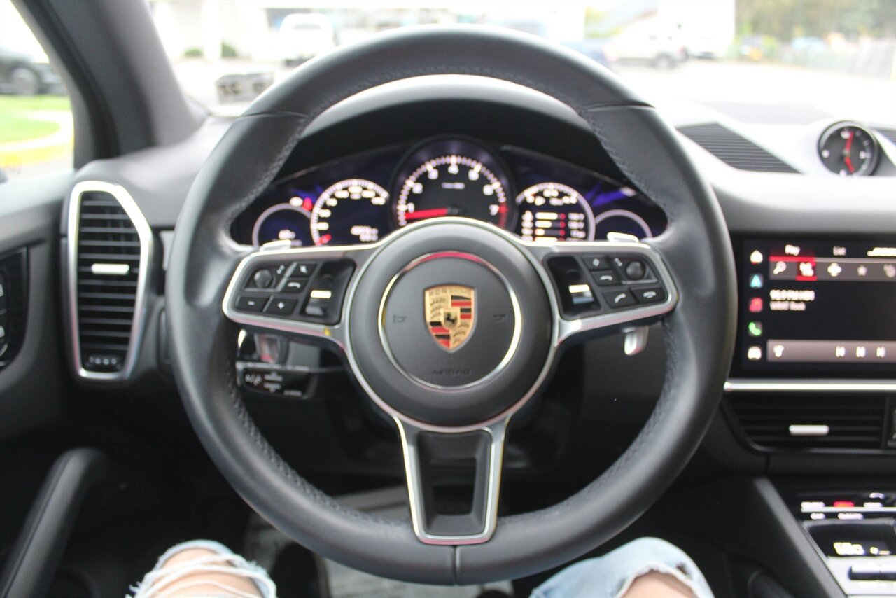 Used 2022 Porsche Cayenne Platinum Edition AWD/4WD image 6