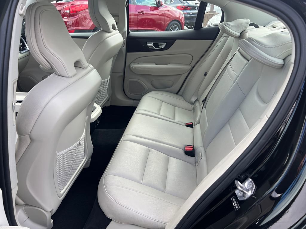 Used 2020 Volvo S60 T6 Momentum image 17