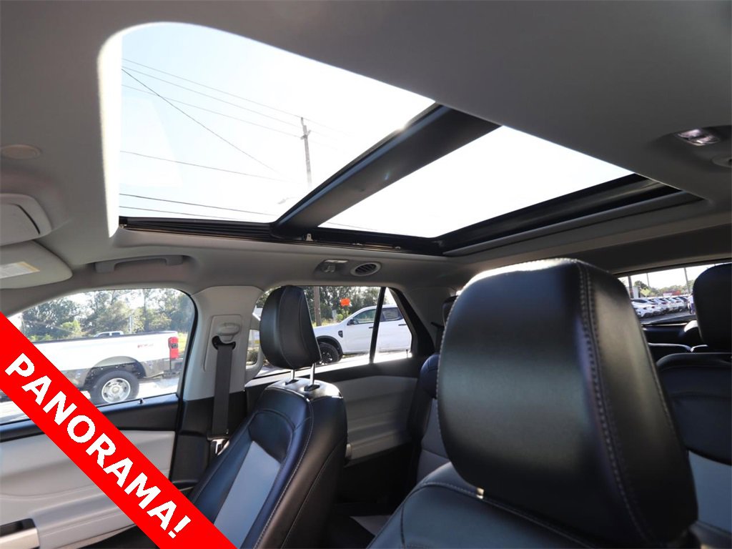 Used 2022 Ford Explorer XLT w/ Equipment Group 202A image 4