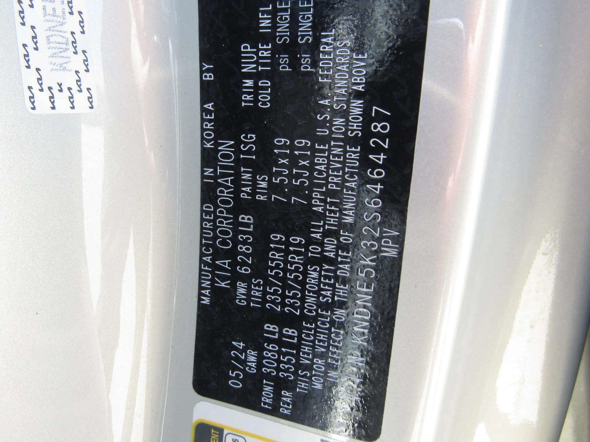 Used 2025 Kia Carnival SX w/ SX Dark Edition Package FWD image 31