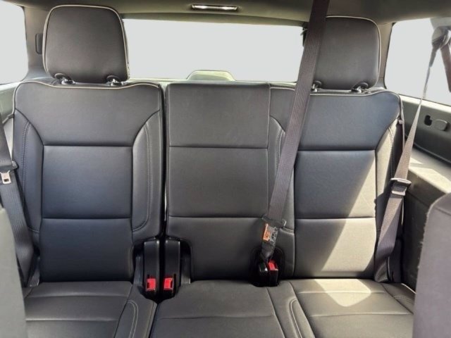 Used 2025 Chevrolet Suburban Premier AWD/4WD image 35