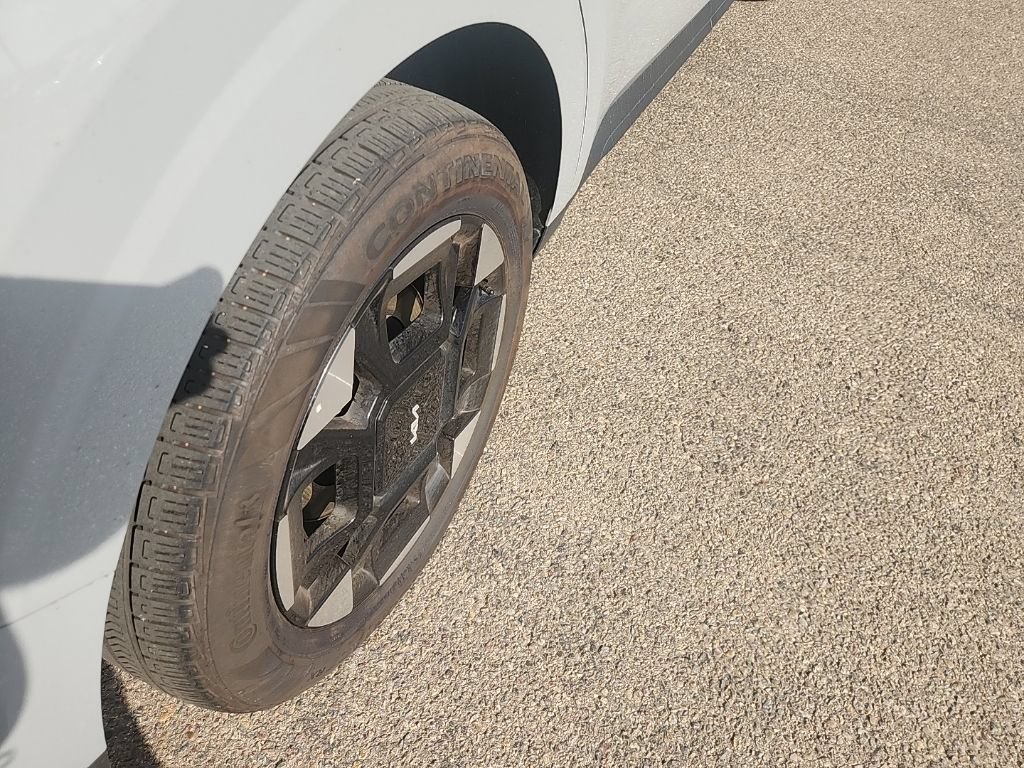 Certified 2025 Kia Carnival EX FWD image 15