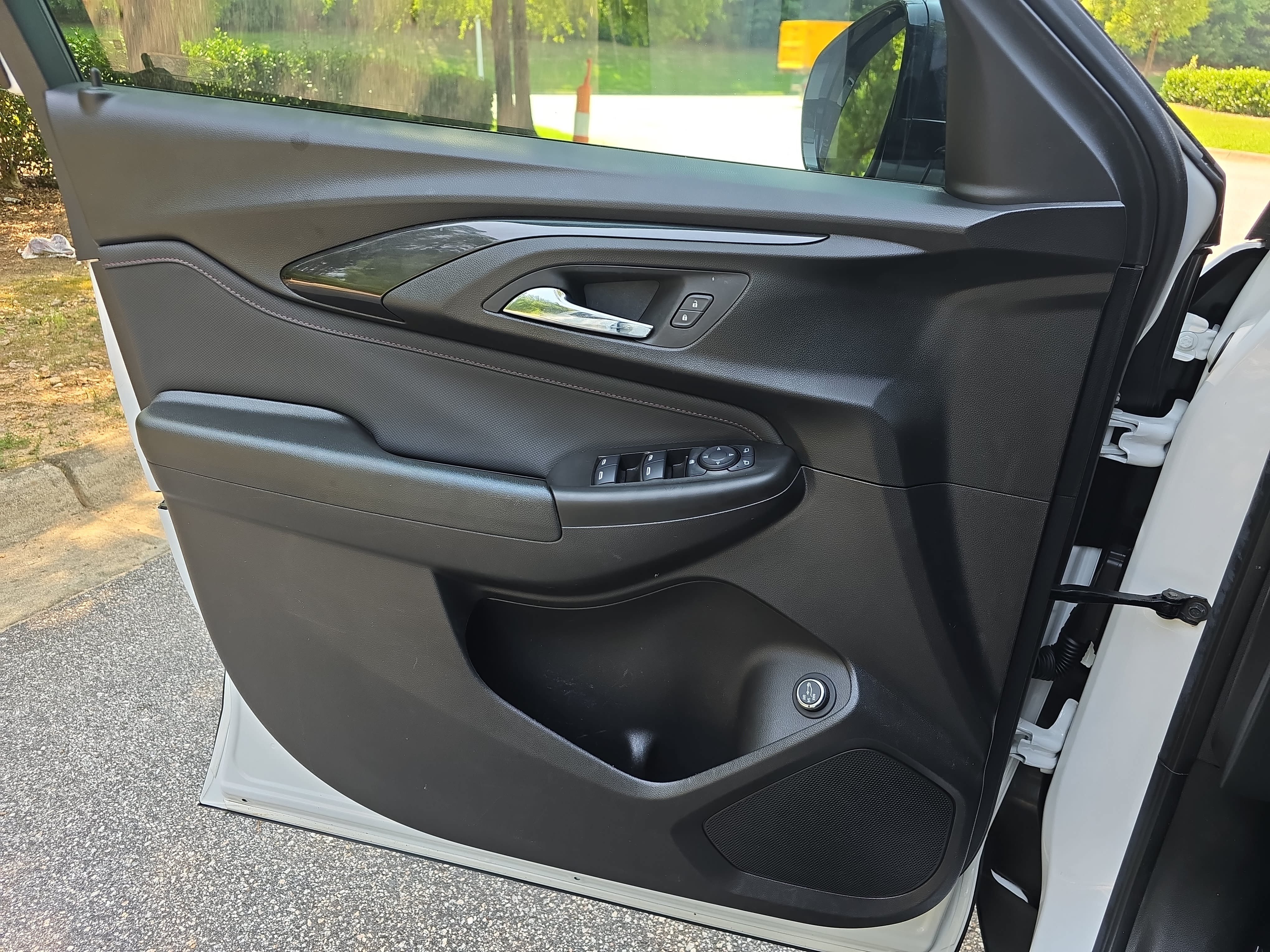 Used 2023 Chevrolet TrailBlazer RS w/ Sun and Liftgate Package FWD image 27
