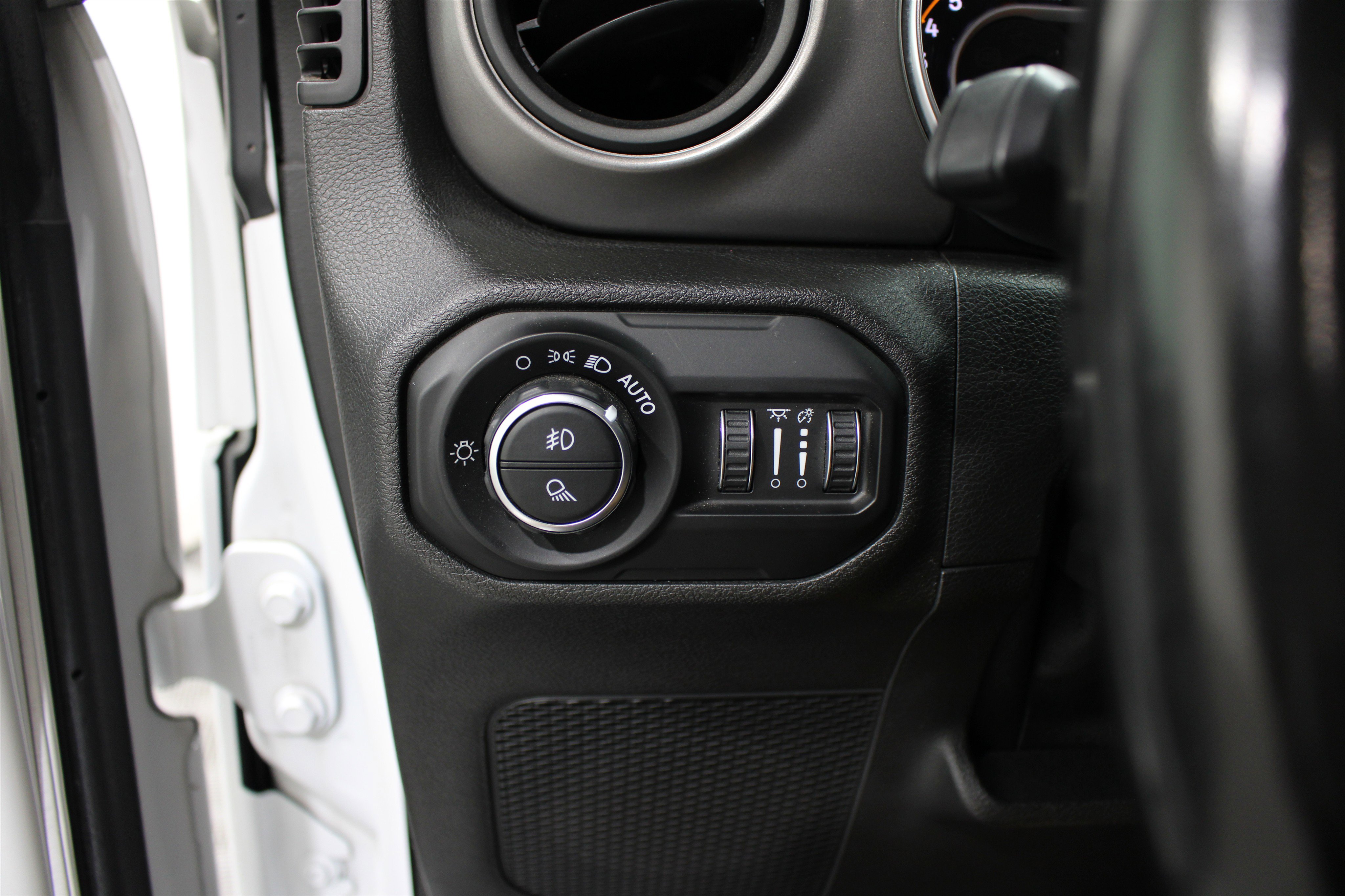 Used 2021 Jeep Gladiator Sport AWD/4WD image 9