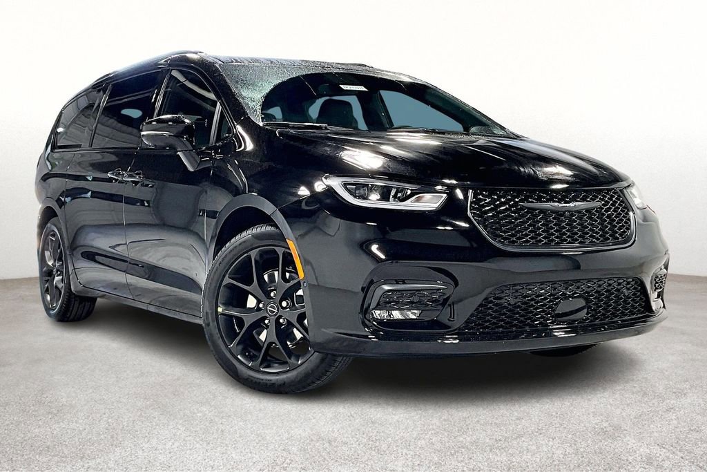 New 2026 Chrysler Pacifica Limited w/ S Appearance Package image 1