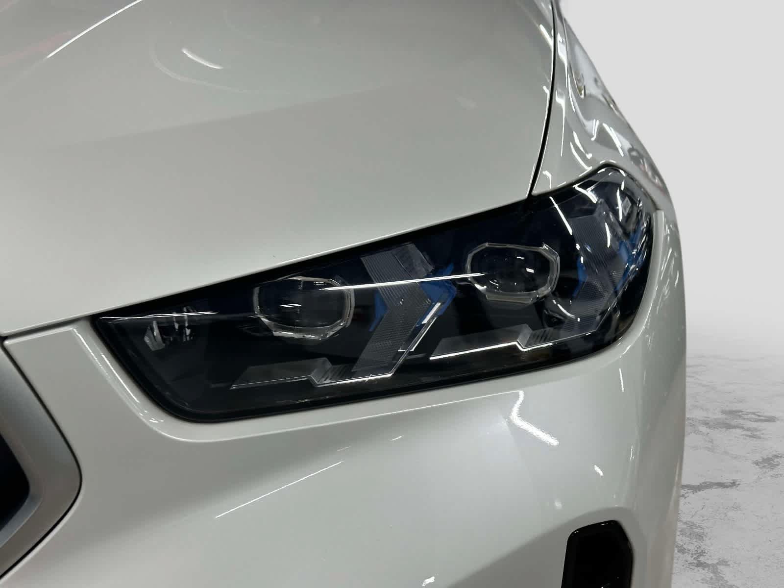 Used 2025 BMW X6 xDrive40i w/ Climate Comfort Package AWD/4WD image 9