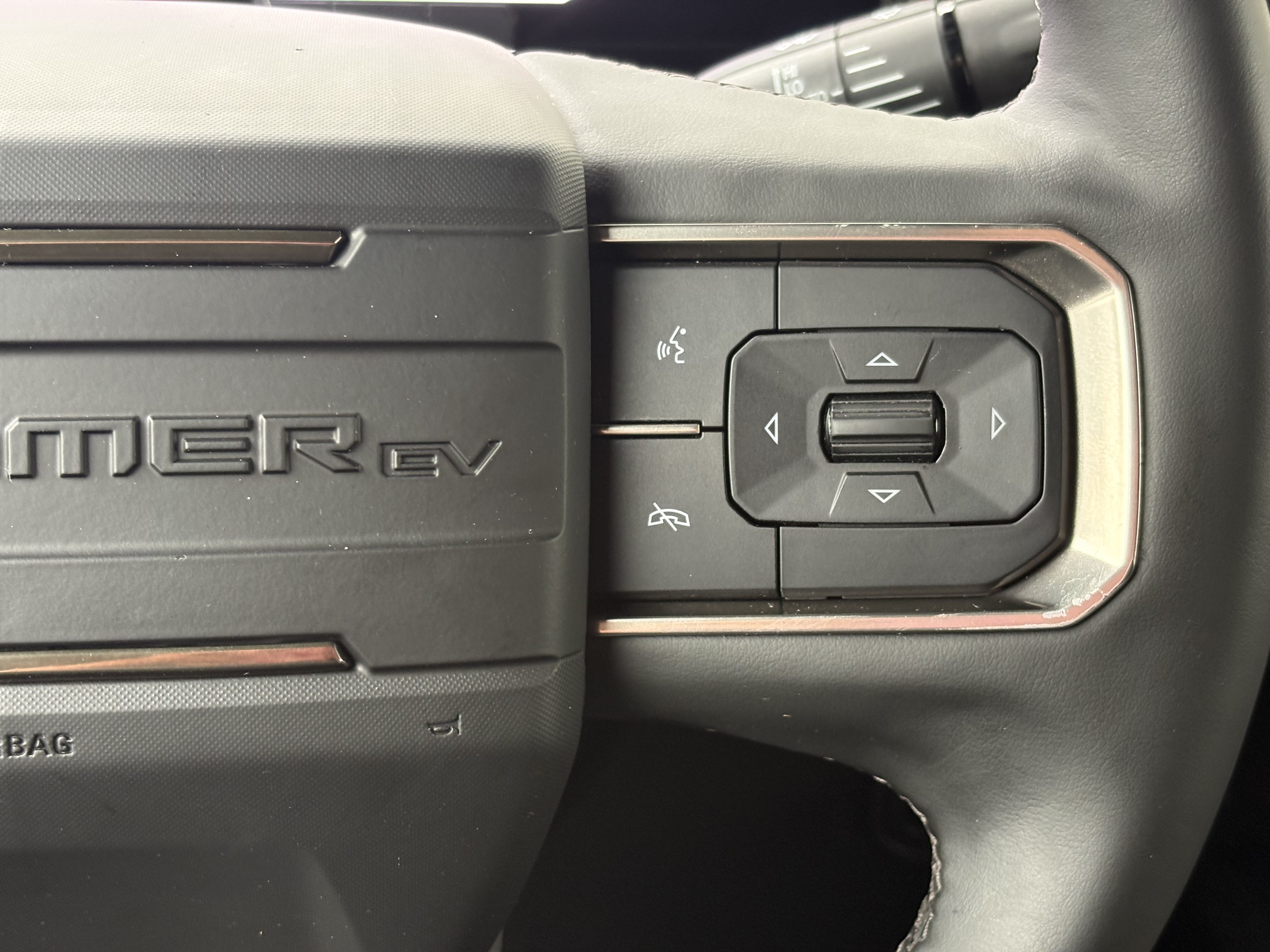 Used 2025 GMC Hummer EV 3X w/ LPO, Cargo Utility Package AWD/4WD image 18