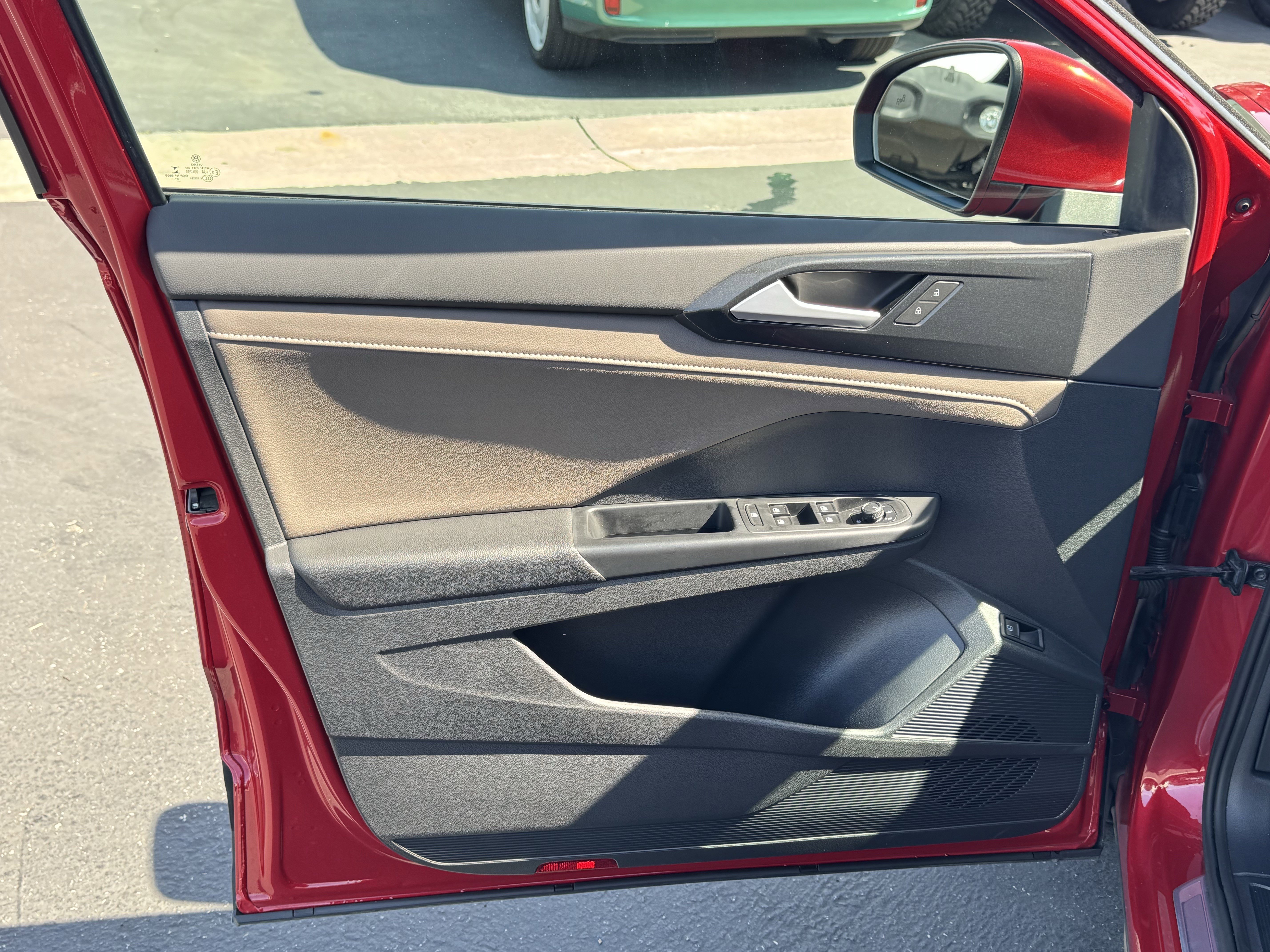 Used 2022 Volkswagen Taos SEL w/ Panoramic Sunroof Package image 13