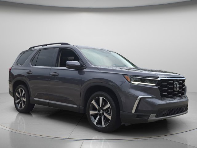 Used 2025 Honda Pilot Touring image 9