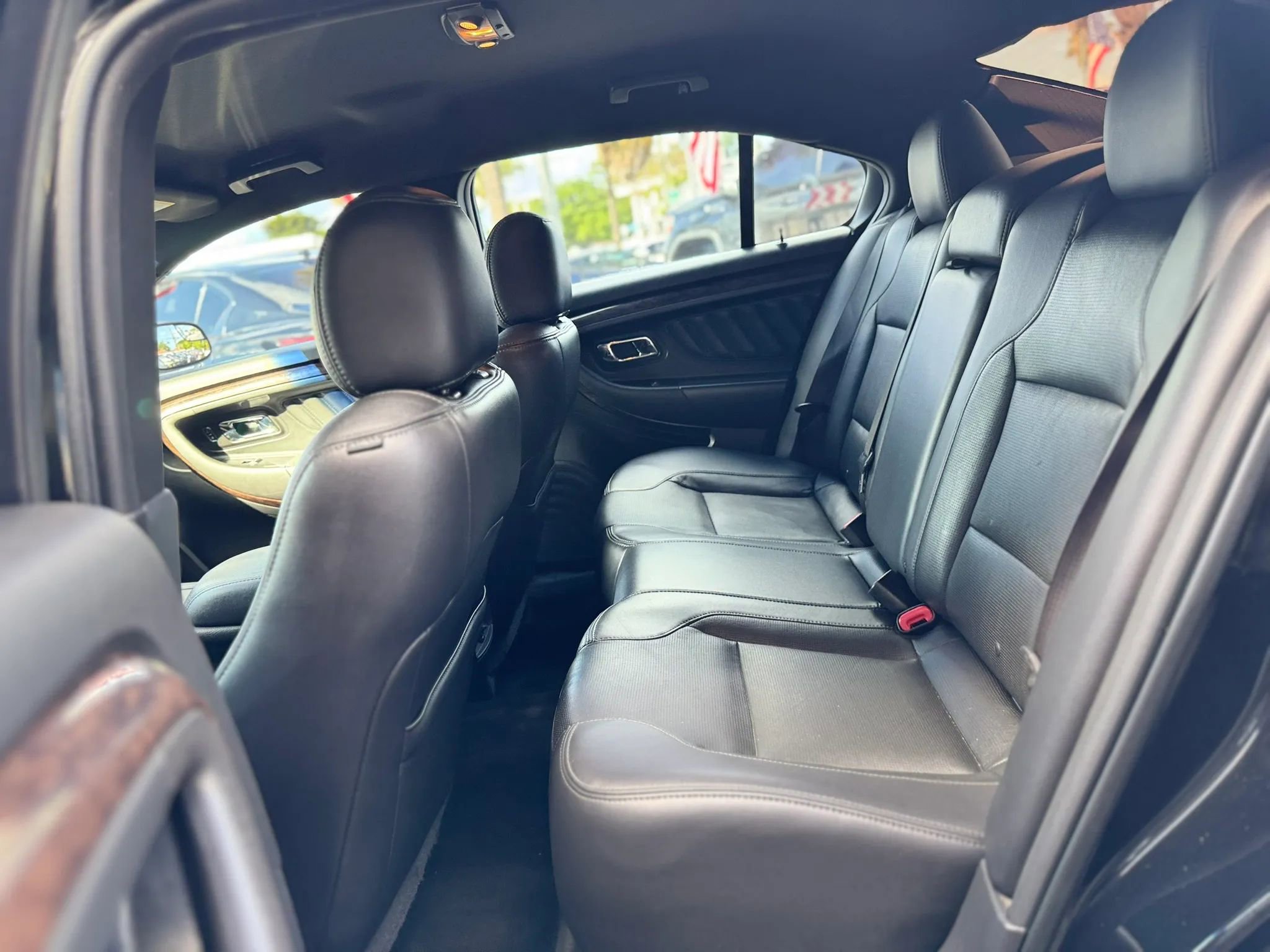 Used 2015 Ford Taurus Limited FWD image 17