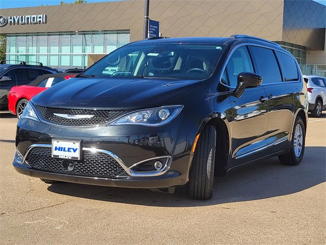 Used 2020 Chrysler Pacifica Touring-L w/ Advanced Safetytec Group image 2
