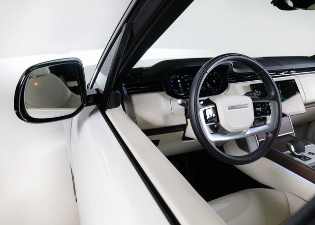 Used 2024 Land Rover Range Rover Long Wheelbase SE image 23