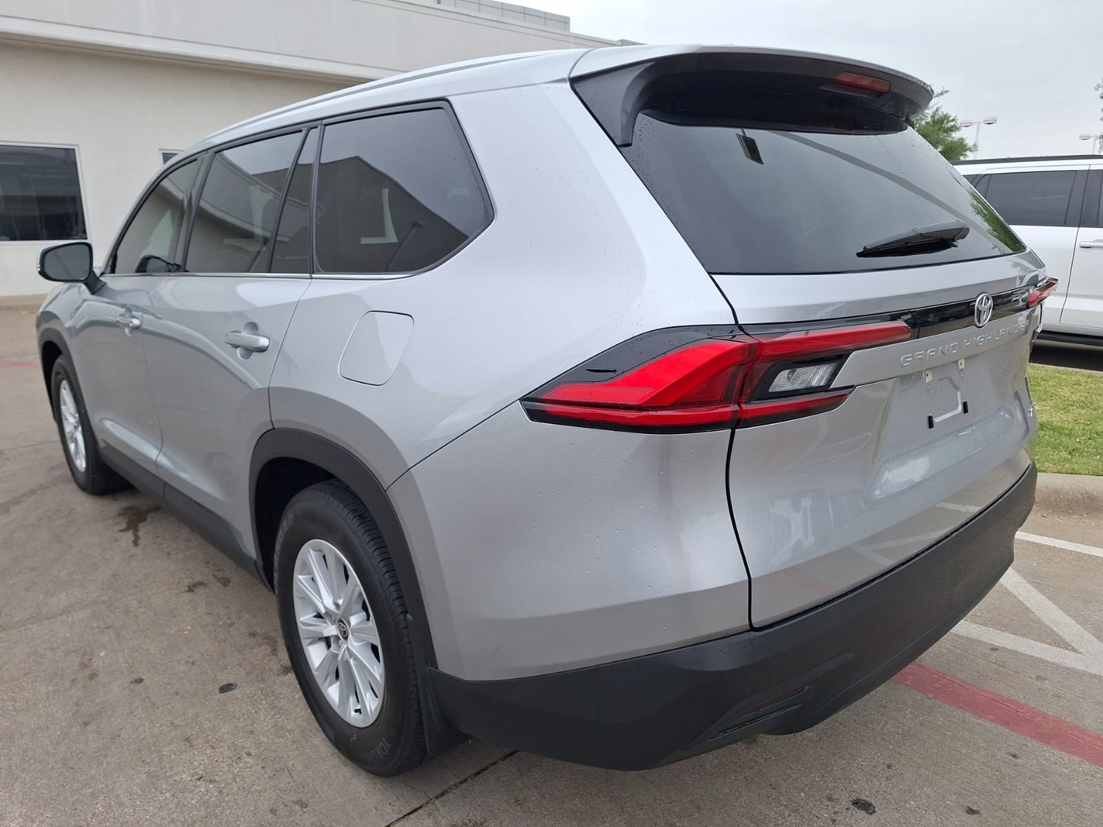 Used 2024 Toyota Grand Highlander XLE image 4