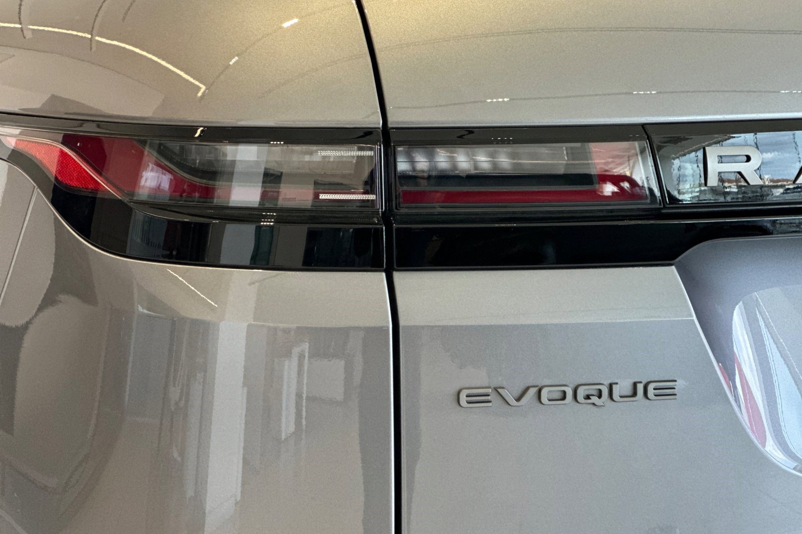 Used 2026 Land Rover Range Rover Evoque S image 14